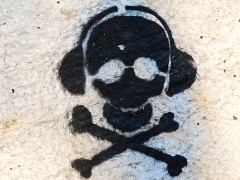 Graffiti: Totenkopf mit Kopfhörer