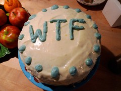 Torte mit den Buchstaben WTF